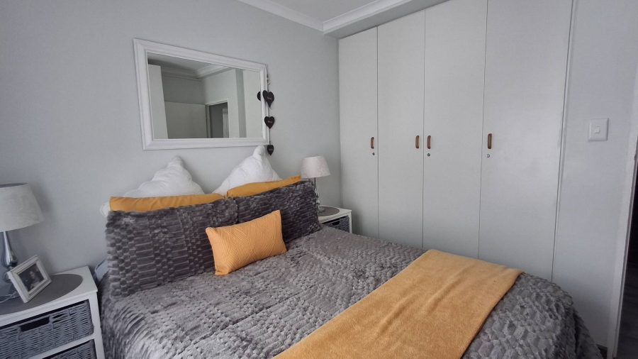 2 Bedroom Property for Sale in Hartenbos Central Western Cape